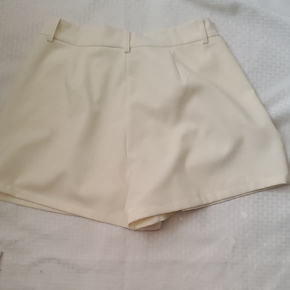 DANIELLE BERNSTEIN Green and Cream Women's Shorts - Picture 14 of 15